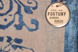 Tessuto stampato, Mariano Fortuny; Venezia, 1930-1940. Diagonale stampato; cotone.