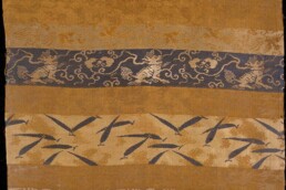 Tessuto giapponese, Giappone, sec. XIX, metà. Lampasso lanciato e broccato Seta, oro cartaceo