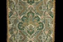 Fabric with lace motif, Italian manufacture, first quarter of XVIII cent. Overshot brocade weft lampas; silk, spun gold