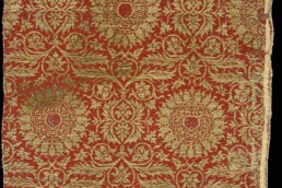 Lampas with rosettes, Italian Manufacture (Lucca?), last quarter of XIV cent. Overshot brocade weft lampas; silk, membranous gold
