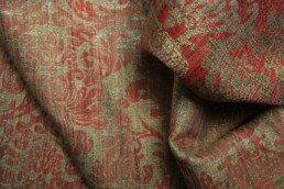 Tessuto jacquard con disegno a maglie ogivali, ditta pratese, primavera/estate 2007. 44% cotone, 32% acetato, 19% poliestere, 5% poliammide.