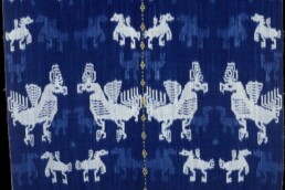 Panel (hinggi), Sumba (Indonesia), mid-XX cent. Cotton ikat cloth with overshot weft