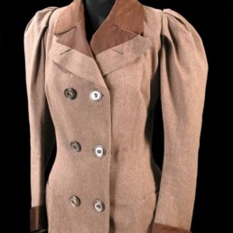 Giacca femminile, Sartoria Redfern Parigi, secc. XIX-XX fine/inizio. Flanella di lana mélange; cannellato di seta, taffetas stampato; teletta di lino.